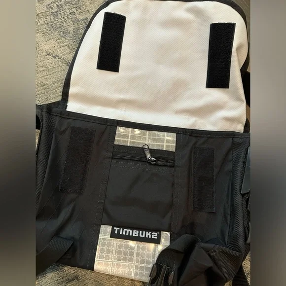 Timbuk2 Black and Silver Messenger Bag - Picture 3 of 5